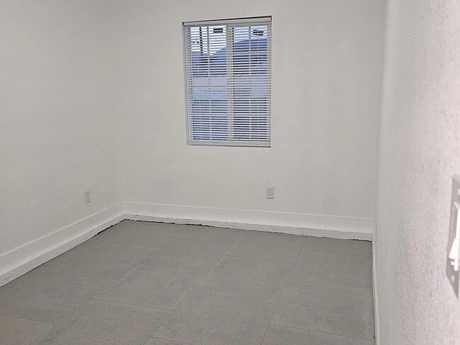 Foto del edificio - 3264 N Stoddard Ave
