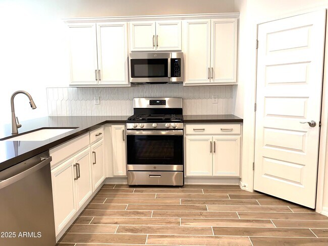 Foto del edificio - 10859 E Tillman Ave