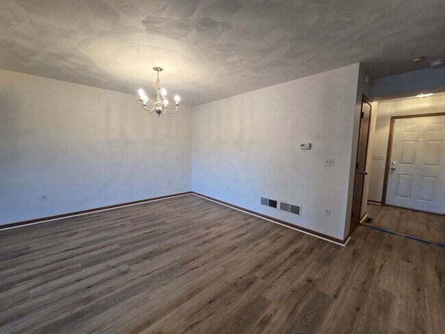 Foto del edificio - Large 2 Bedroom Townhouse - Burrell School District - Next to Hill Crest Country Club