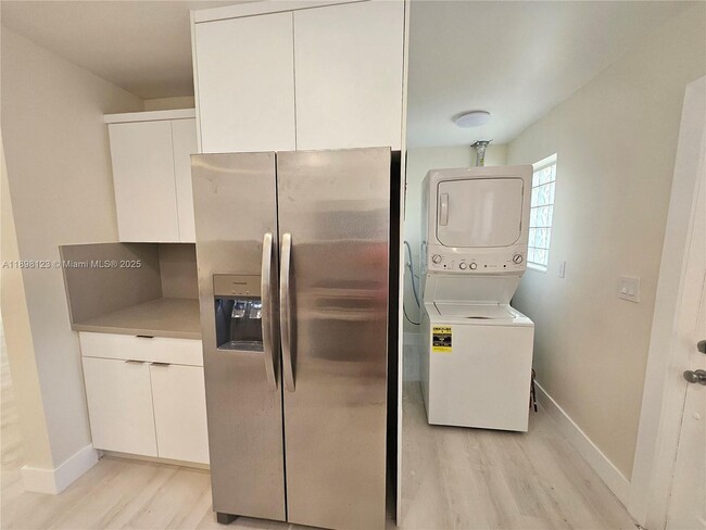 Foto del edificio - 834 Raymond St