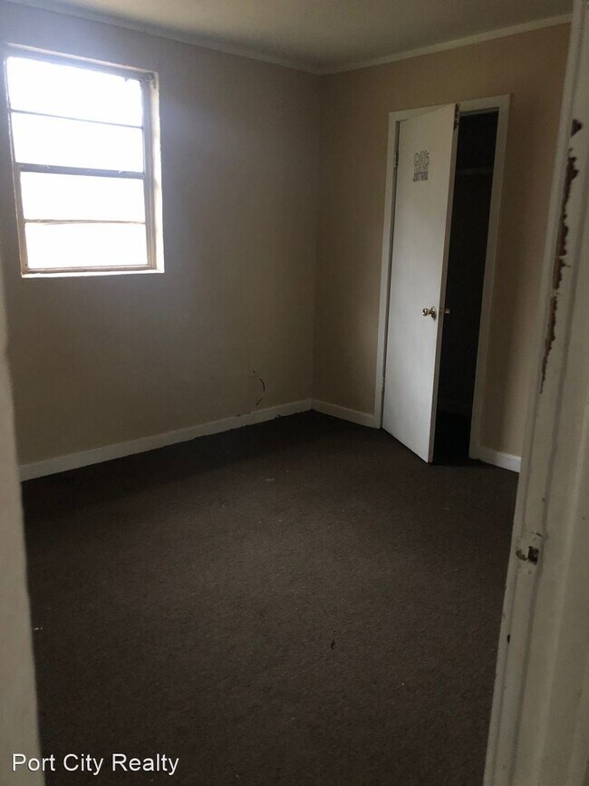 Building Photo - 3 br, 1 bath House - 6252 Rufus Dr