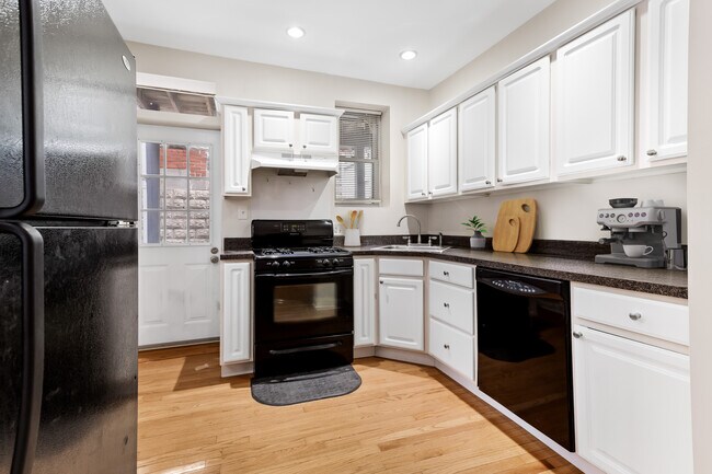 Building Photo - 410 S Bethel St
