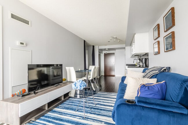 Building Photo - 480 Front St W