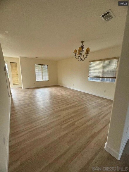 Foto del edificio - 1022 Longfellow Ct