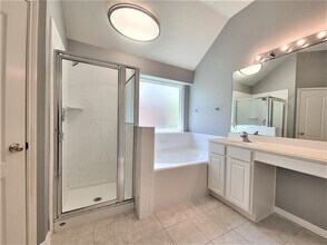 Building Photo - 13910 White Oak Glen Ct