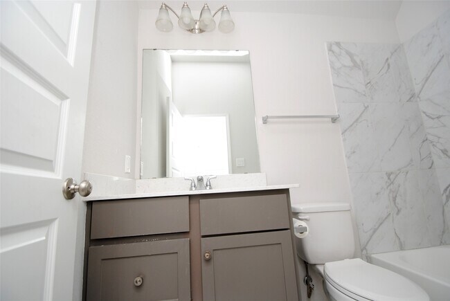 Foto del edificio - 24978 Tidmor Ln