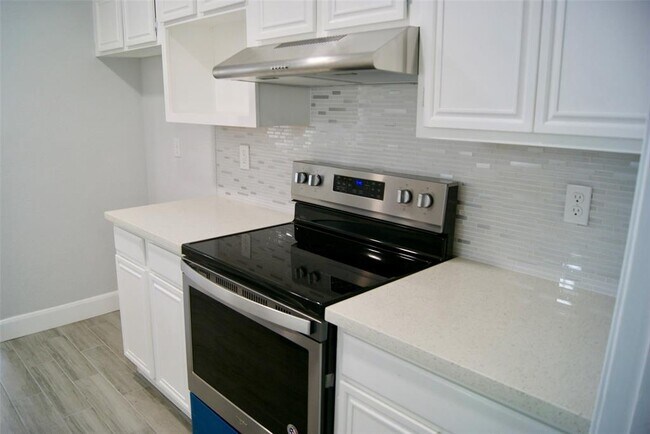 Foto del edificio - 5801 Lumberdale Rd