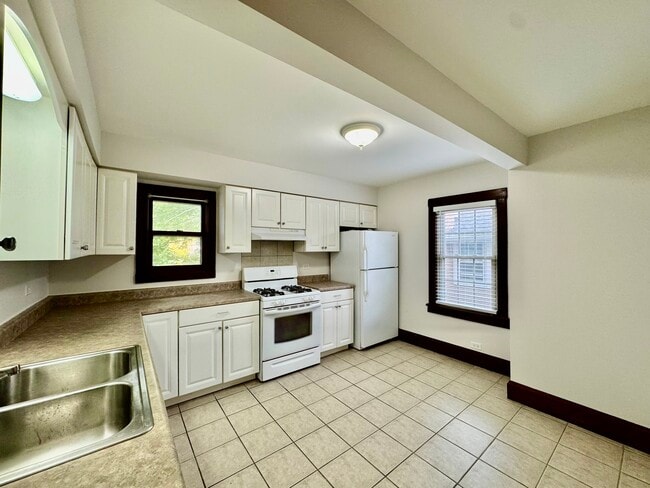Foto del edificio - 2506 Green Bay Rd