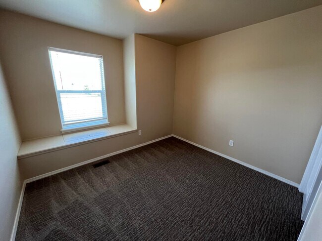 Foto del edificio - 625 Gimlet Dr