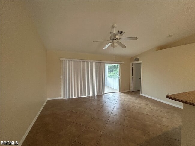 Foto del edificio - 6012 Thrush Ave