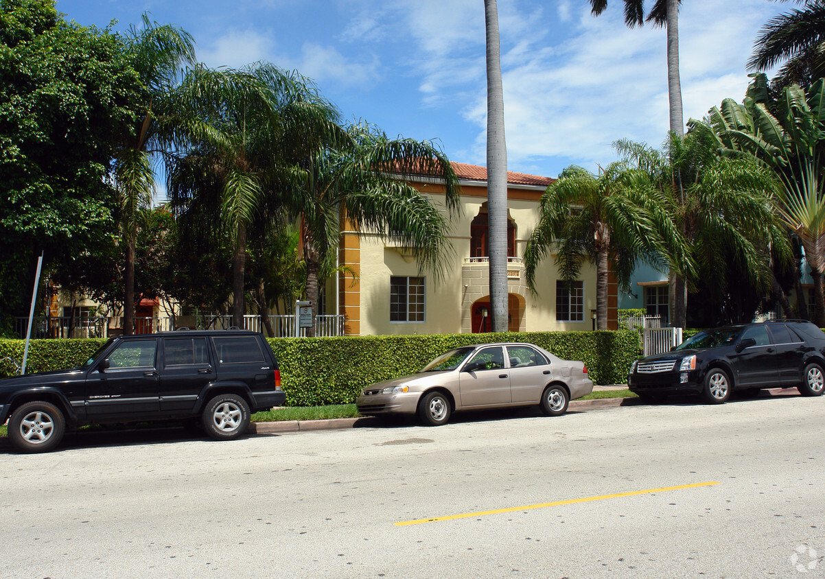 Building Photo - 744 Euclid Ave