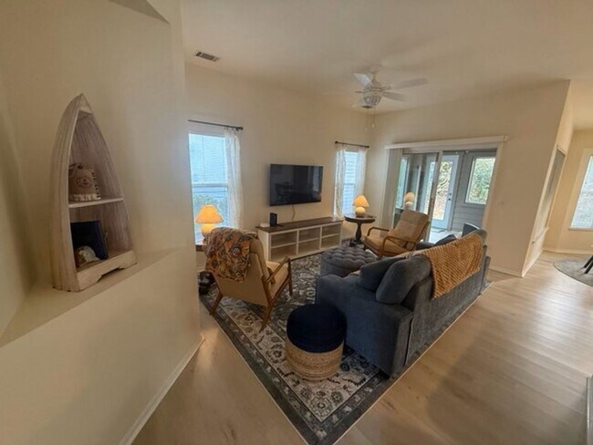 Foto del edificio - 60 Padgett Dr