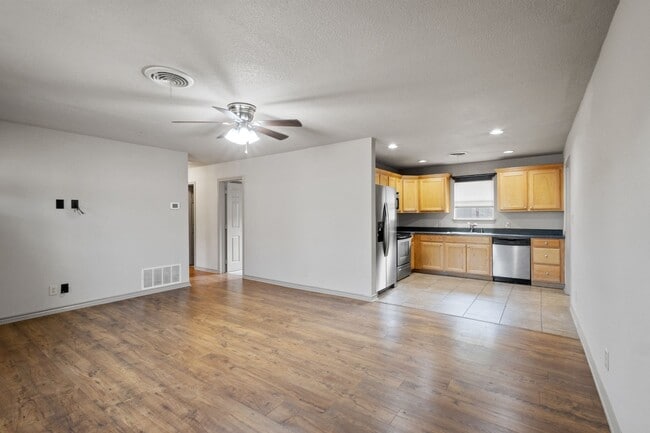 Building Photo - Decatur 3 Bedroom 2 Bathroom