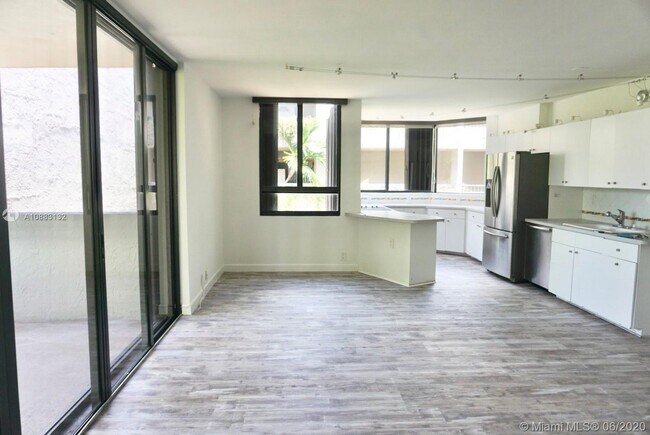 Building Photo - 181 Crandon Blvd