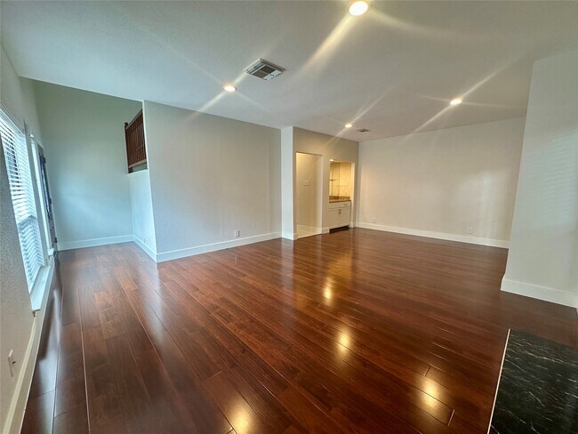 Foto del edificio - 2486 Bering Dr