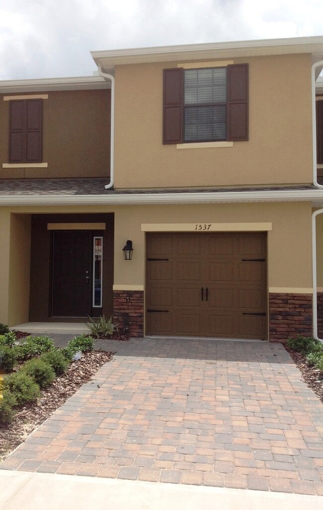 3/2.5 Two-Story Townhouse with 1 Car Garage in Gated Community- Longwood! - 3/2.5 Two-Story Townhouse with 1 Car Garage in Gated Community- Longwood!