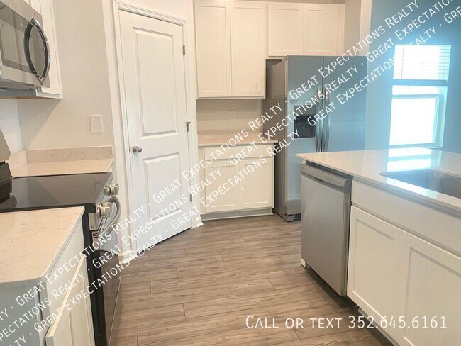 Building Photo - 4706 SW 83rd Lp