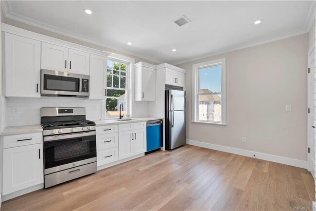 Building Photo - 21 Sylvan Pl