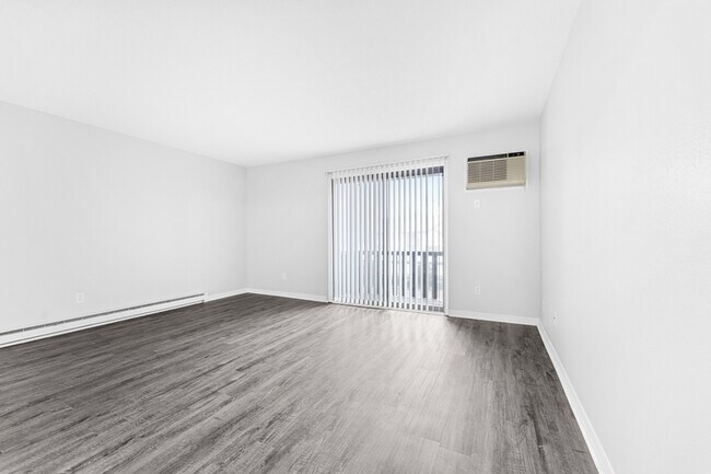 Foto del edificio - 5943 Walnut Cir Dr