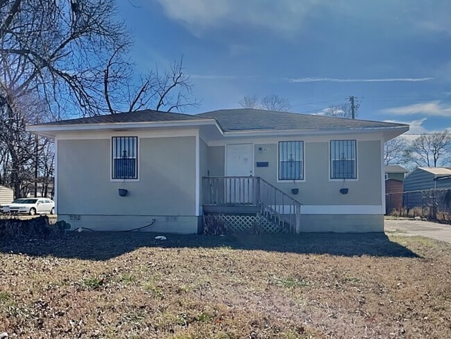 Building Photo - 481 Iota Ave S