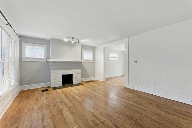Building Photo - 1150 E Sycamore St