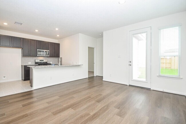 Foto del edificio - 25230 Benroe St