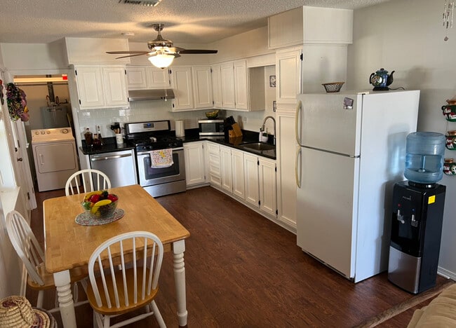 Building Photo - 451 Marion Ave