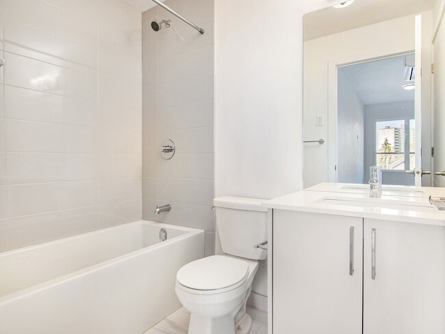 Building Photo - 258 Carruthers Av