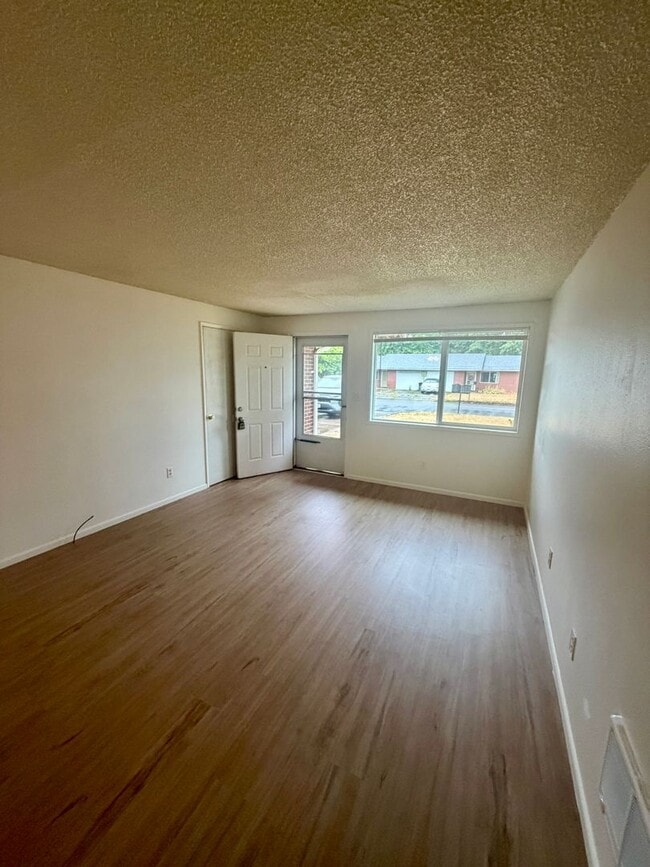 Building Photo - 510 SE 110th Ave