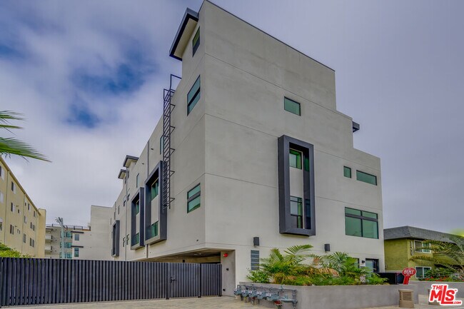 Foto del edificio - 4422 Riley Dr
