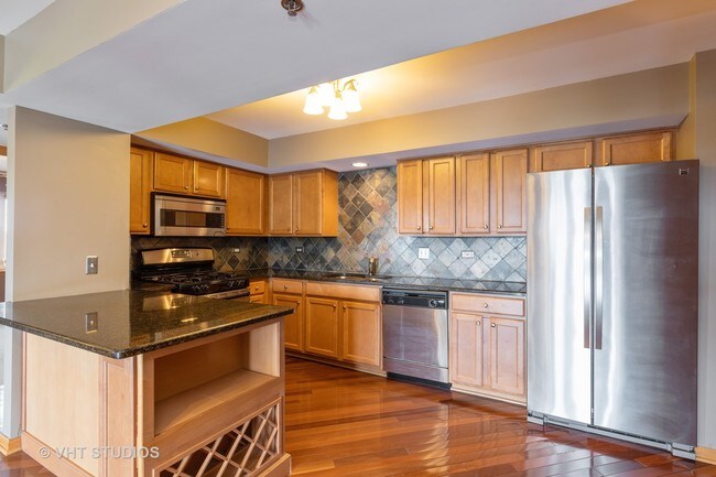 Building Photo - 8030 Riverwalk Dr