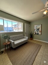 Building Photo - 516 Holiday Dr