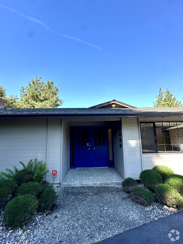 Building Photo - 9530 NE 30th St