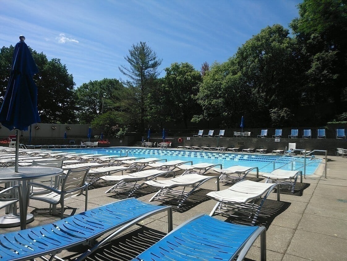 Primary Photo - 10 Brookline Pl