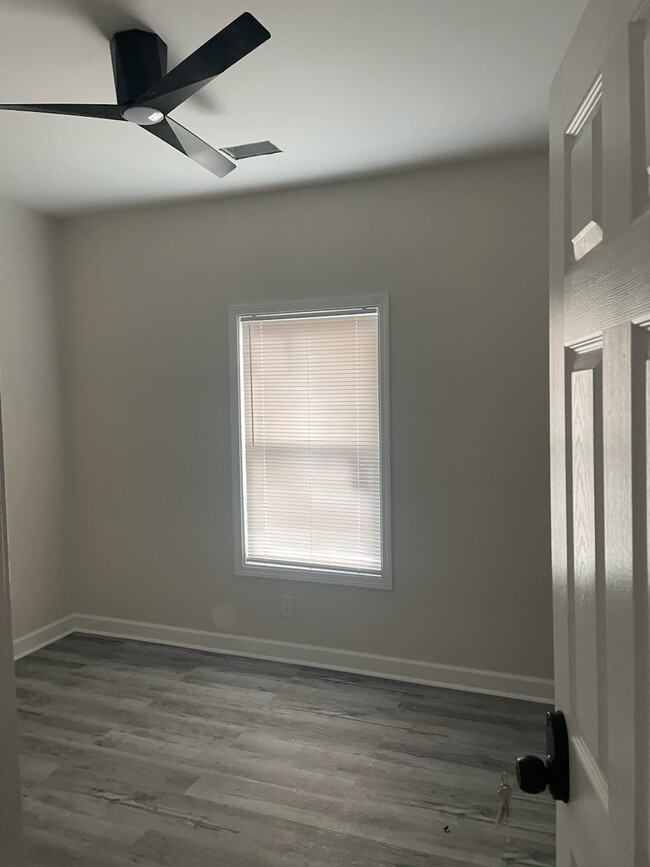 Foto del edificio - Room in House on Campbellton Rd SW