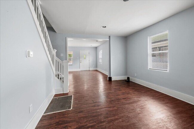 Foto del edificio - 3729-3729 N Kenwood Ave
