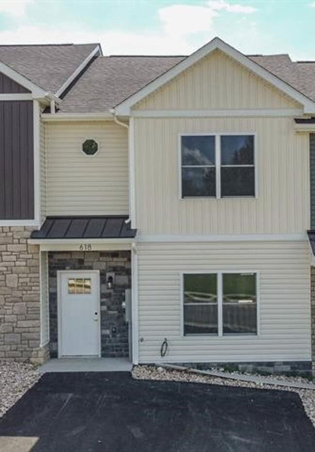 Building Photo - 618 Zephyr Dr
