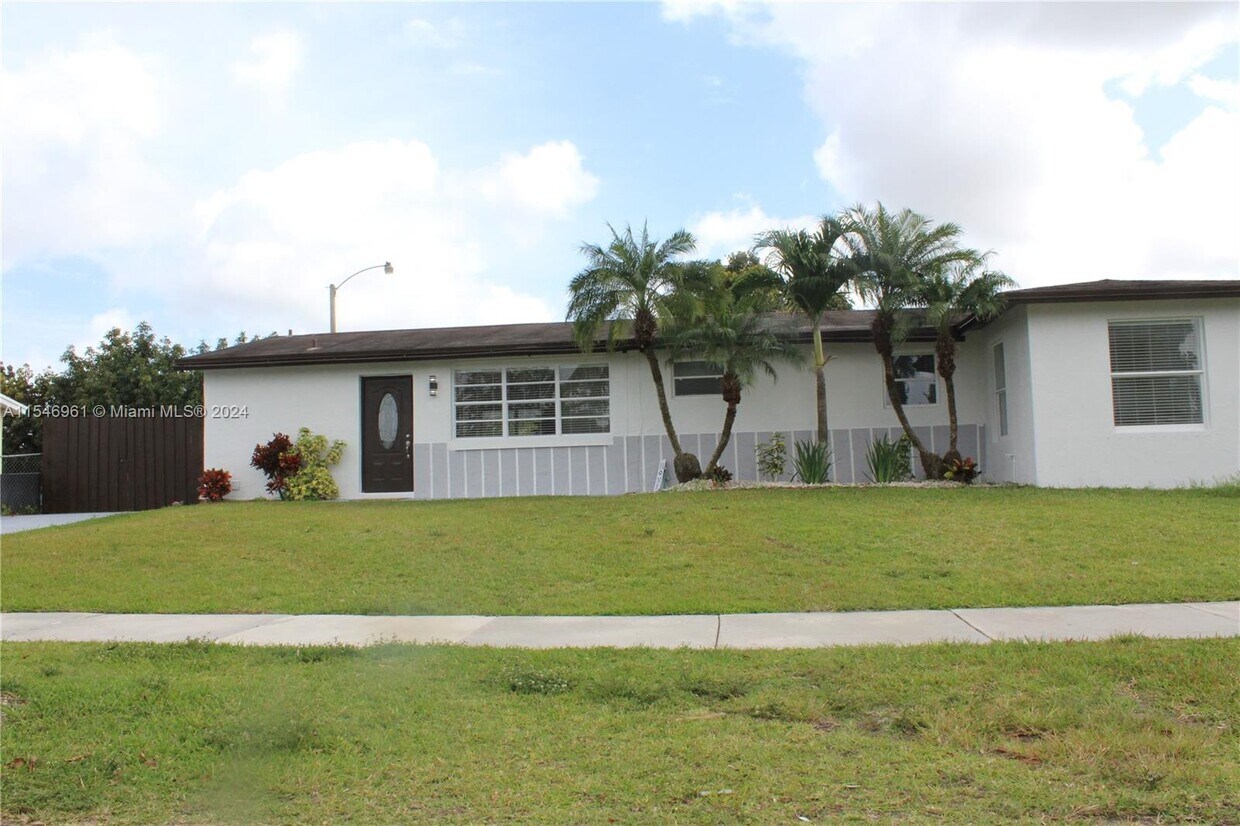 Foto principal - 30055 SW 143rd Ct