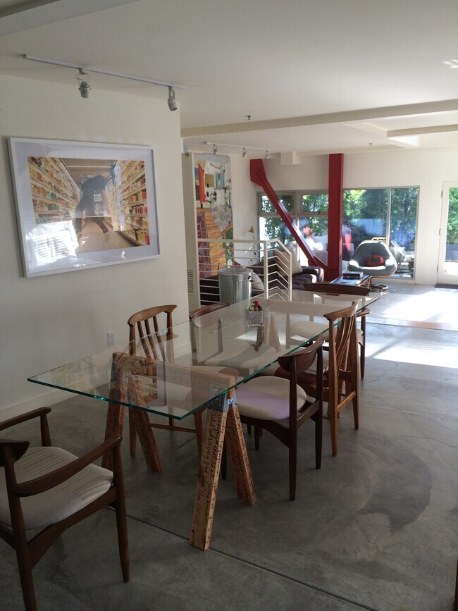 large open dining room/meeting room - 615 Hampton Dr