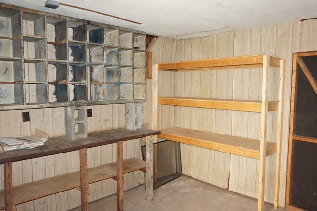 Building Photo - 303 Thayer St