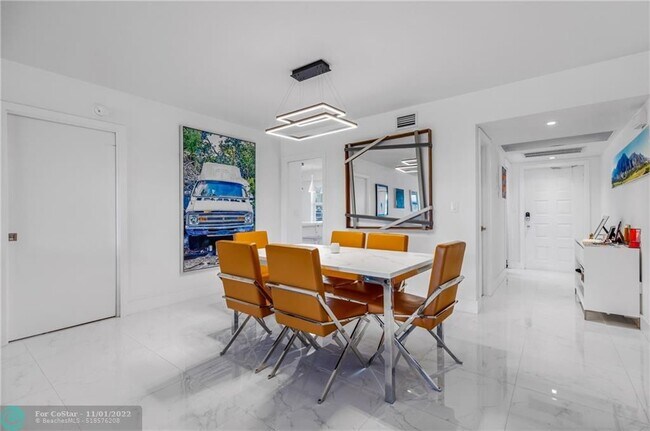 Foto del edificio - 805 Cypress Blvd