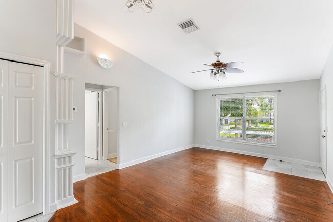 Foto del edificio - 267 Quail Forest Blvd