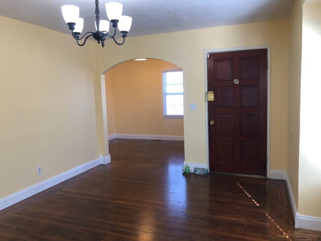 Foto del edificio - Lovely 3 Bed, 1 Bath, Home in Berkeley, with Hardwood Floors