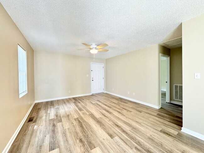 Building Photo - Fairview Homes area 2 BR duplex, Convenien...