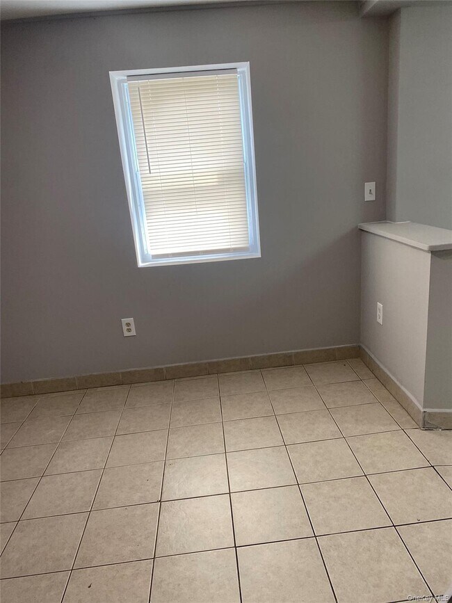 Building Photo - 974 Suffolk Ave