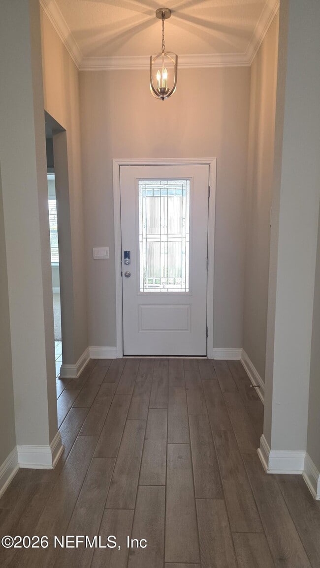 Foto del edificio - 721 Narvarez Ave