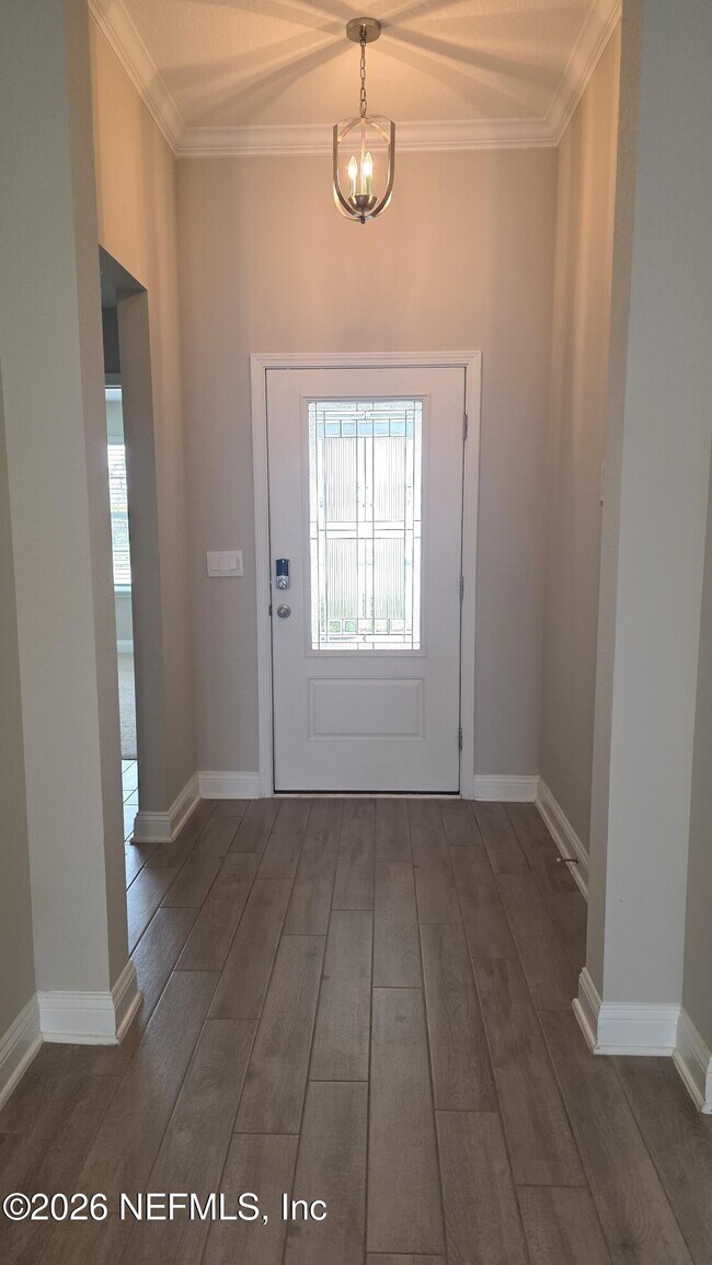 Foto del edificio - 721 Narvarez Ave