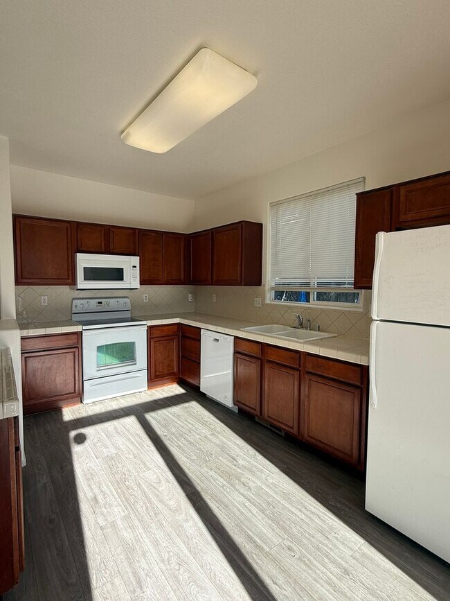 Foto del edificio - 2130 Sapphire Ridge Way