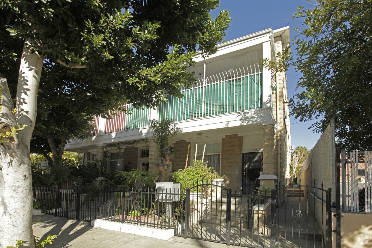 Primary Photo - 153 E Center St