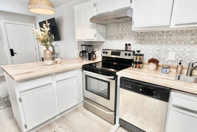 Foto del edificio - 253 Hayden Rd